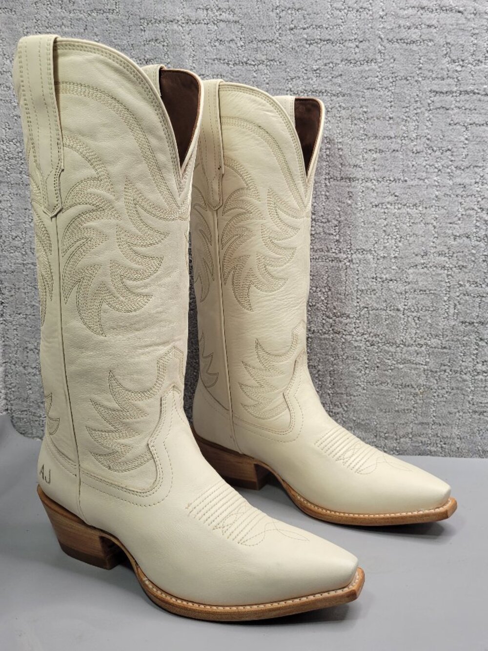 Tecovas the Annie Women's Size US 7.5B Bone Cowhide Cowgirl Boots - Picture 4 of 9